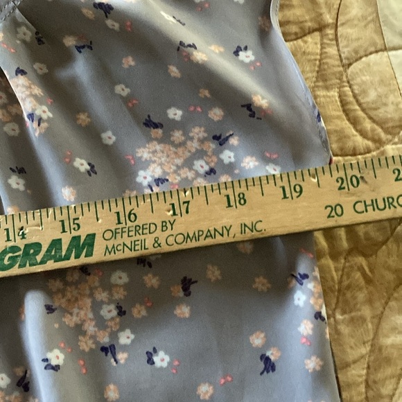 Lauren Conrad peasant style top gray floral lightweight flowy women’s small - Picture 7 of 8